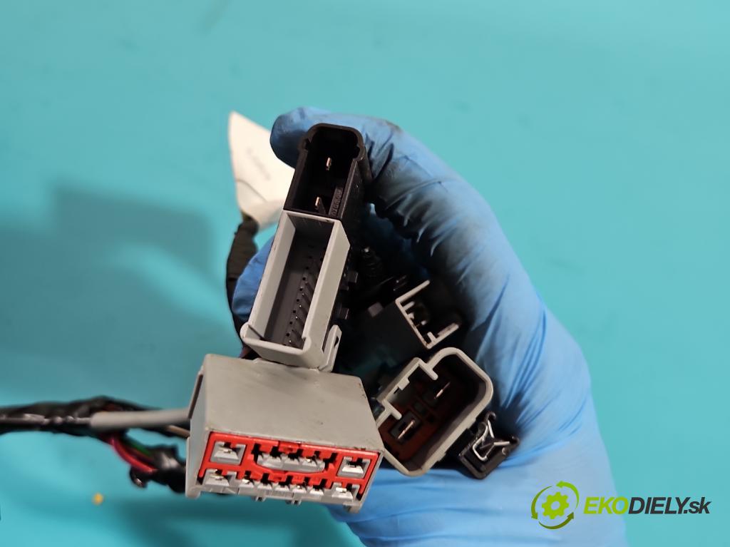 Volvo XC60 I 2008-2017 2.4 D5 175 HP manual 129 kW 2400 cm3 5- operadlo 39855367 (Lakťové opierky)