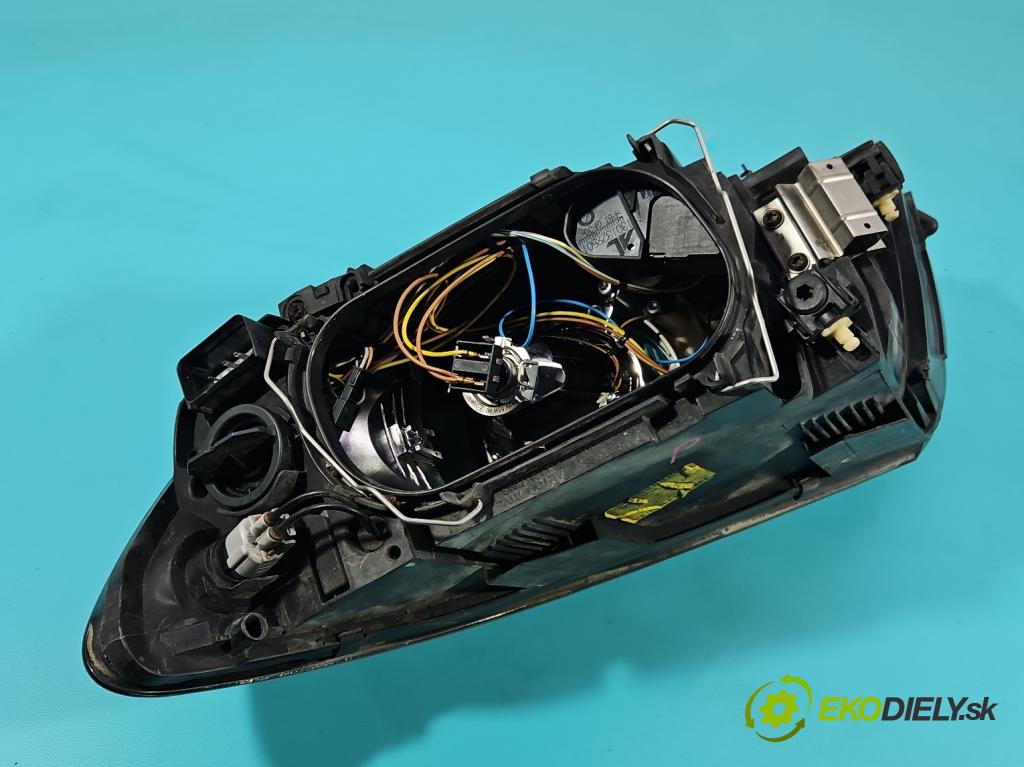 Volvo V50 1.6 16v 101 HP manual 74 kW 1596 cm3 5- Reflektor: pravý 30698886 (Pravé)