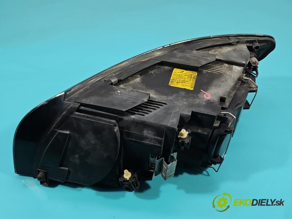 Volvo V50 1.6 16v 101 HP manual 74 kW 1596 cm3 5- Reflektor: pravý 30698886 (Pravé)