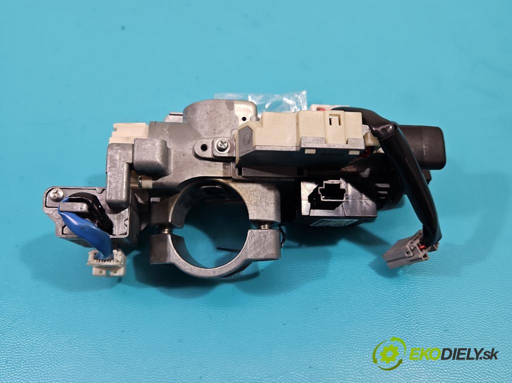 Nissan X-trail II T31 2008-2013 2.0 dci 173KM manual 127 kW 1995 cm3 5- Spínačka  (Spínacie skrinky a kľúče)