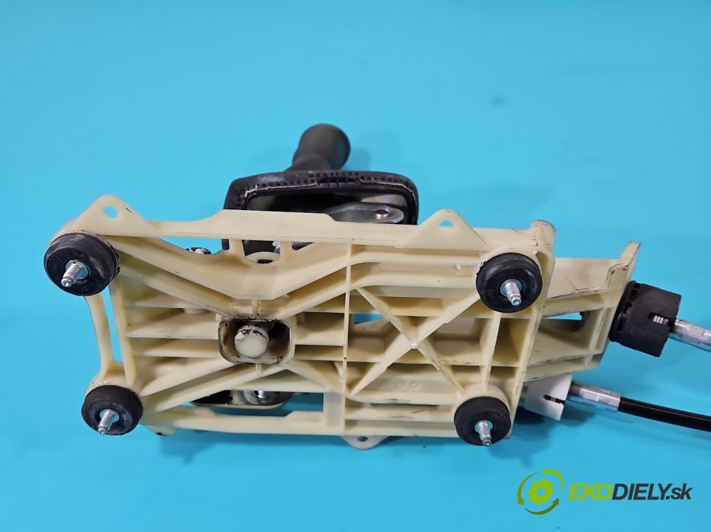 Volvo V50 1.6 16v 101 HP manual 74 kW 1596 cm3 5- Páka: Změny: stupeň,rýchlosť 30759098 (Rýchlostné páky / kulisy)