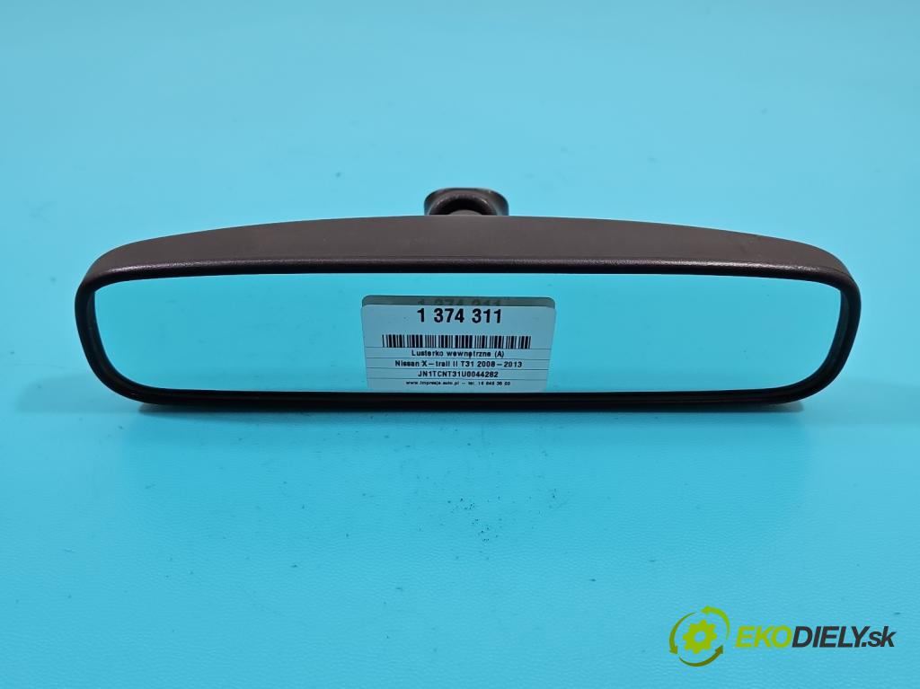 Nissan X-trail II T31 2008-2013 2.0 dci 173KM manual 127 kW 1995 cm3 5- zpětné zrcátko vnitřní  (Světla vnitřní)