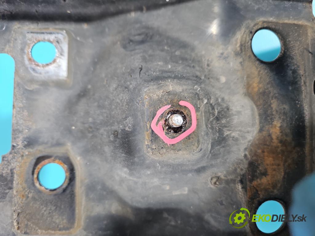 Nissan X-trail II T31 2008-2013 2.0 dci 173KM manual 127 kW 1995 cm3 5- stěna přední  (Výztuhy přední)