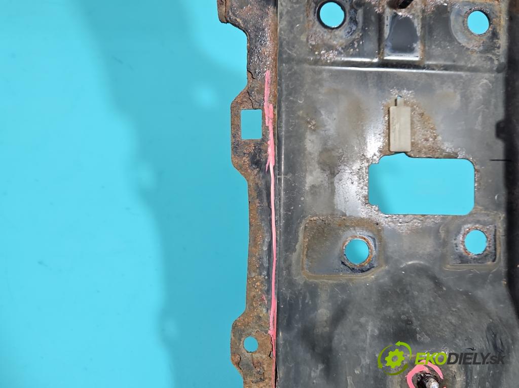 Nissan X-trail II T31 2008-2013 2.0 dci 173KM manual 127 kW 1995 cm3 5- stěna přední  (Výztuhy přední)