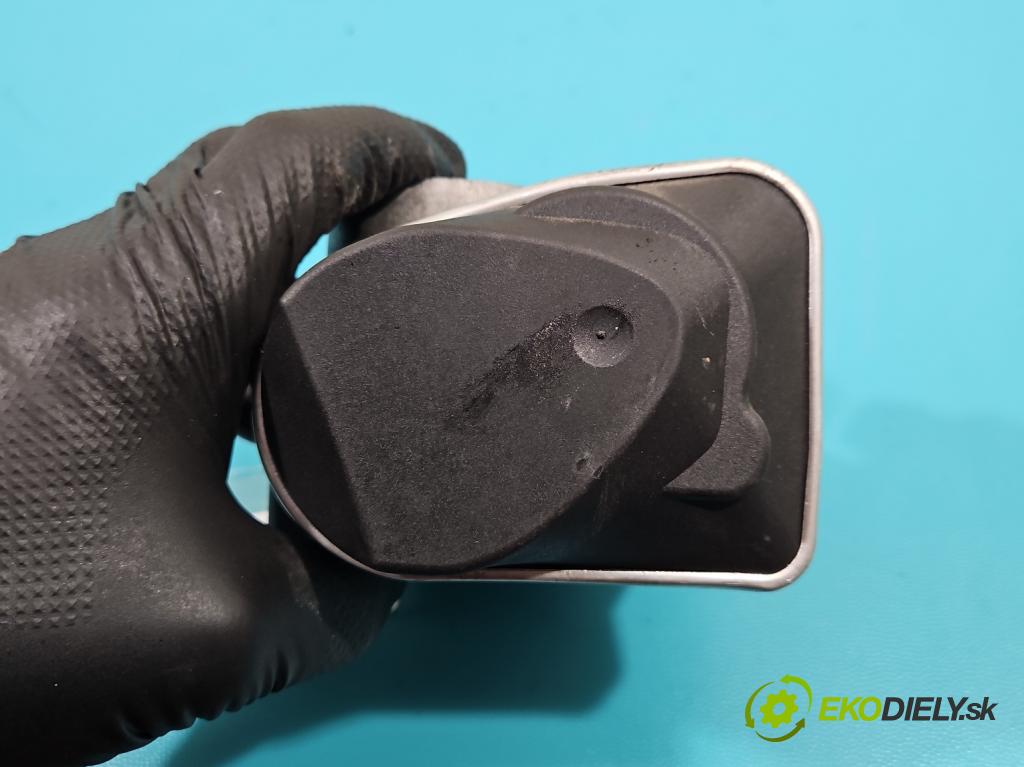 Seat Leon I 1999-2005 1.6 16V 105 hp manual 77 kW 1598 cm3 5- škrticí klapka  (Škrticí klapka)