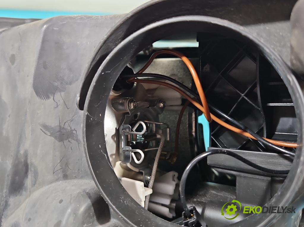 Skoda Superb II 2008-2015 1.6 tdi 105 HP manual 77 kW 1598 cm3 5- Reflektor: pravý  (Pravé)