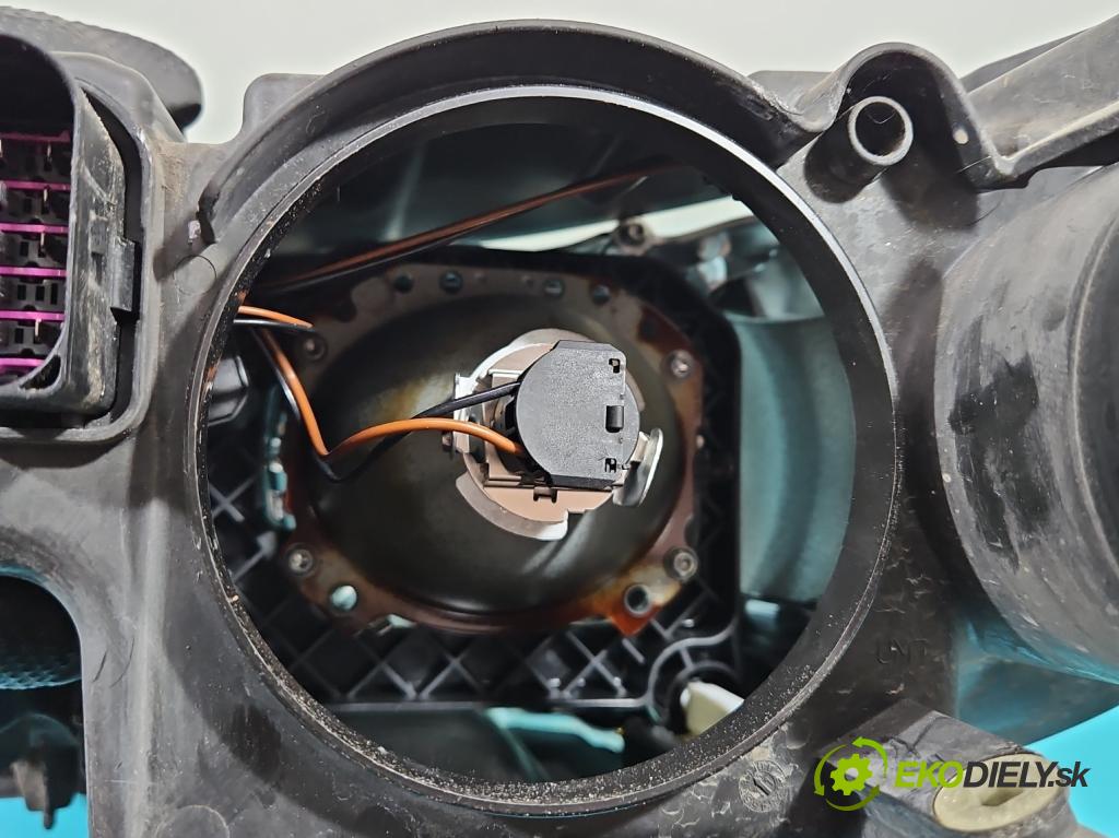 Skoda Superb II 2008-2015 1.6 tdi 105 HP manual 77 kW 1598 cm3 5- Reflektor: pravý  (Pravé)