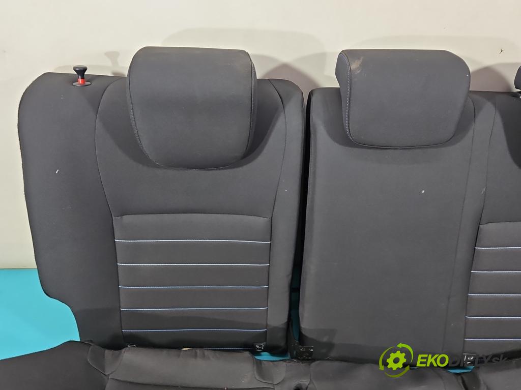 Toyota Yaris III 2011-2020 1.5 VVTi 111KM manual 82 kW 1496 cm3 5- Pohovka: zadné  (Sedačky, sedadlá)