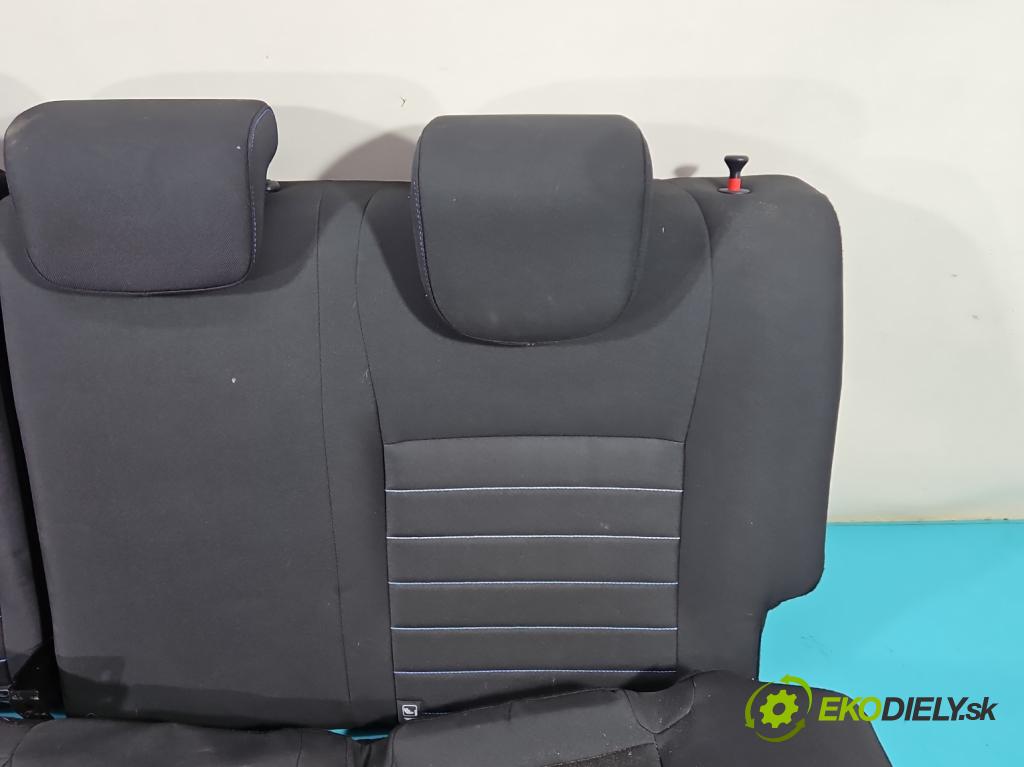 Toyota Yaris III 2011-2020 1.5 VVTi 111KM manual 82 kW 1496 cm3 5- Pohovka: zadné  (Sedačky, sedadlá)