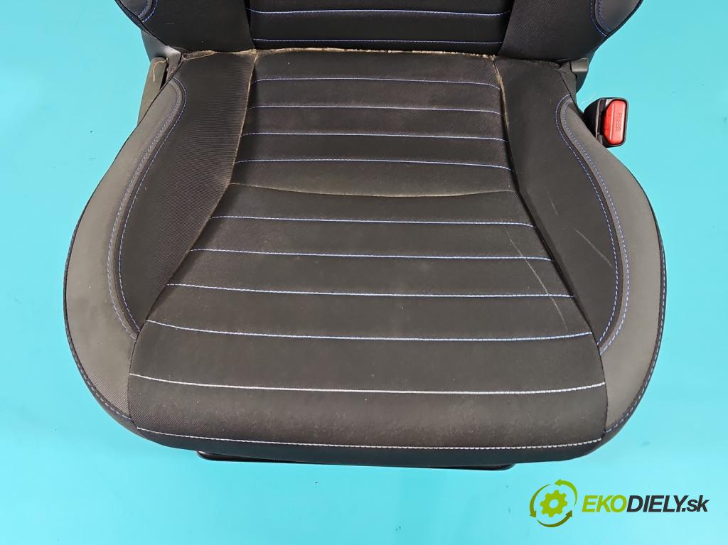 Toyota Yaris III 2011-2020 1.5 VVTi 111KM manual 82 kW 1496 cm3 5- Sedačka pravý  (Sedačky, sedadlá)
