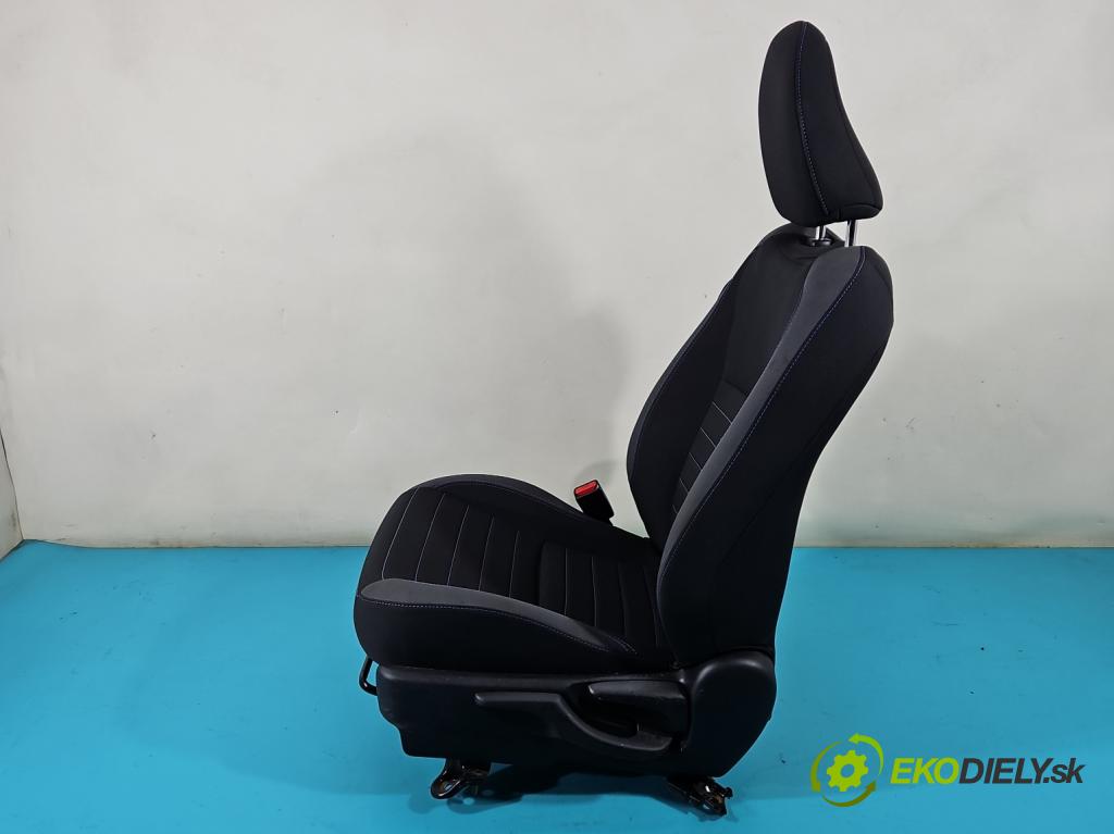 Toyota Yaris III 2011-2020 1.5 VVTi 111KM manual 82 kW 1496 cm3 5- Sedačka ľavý  (Sedačky, sedadlá)