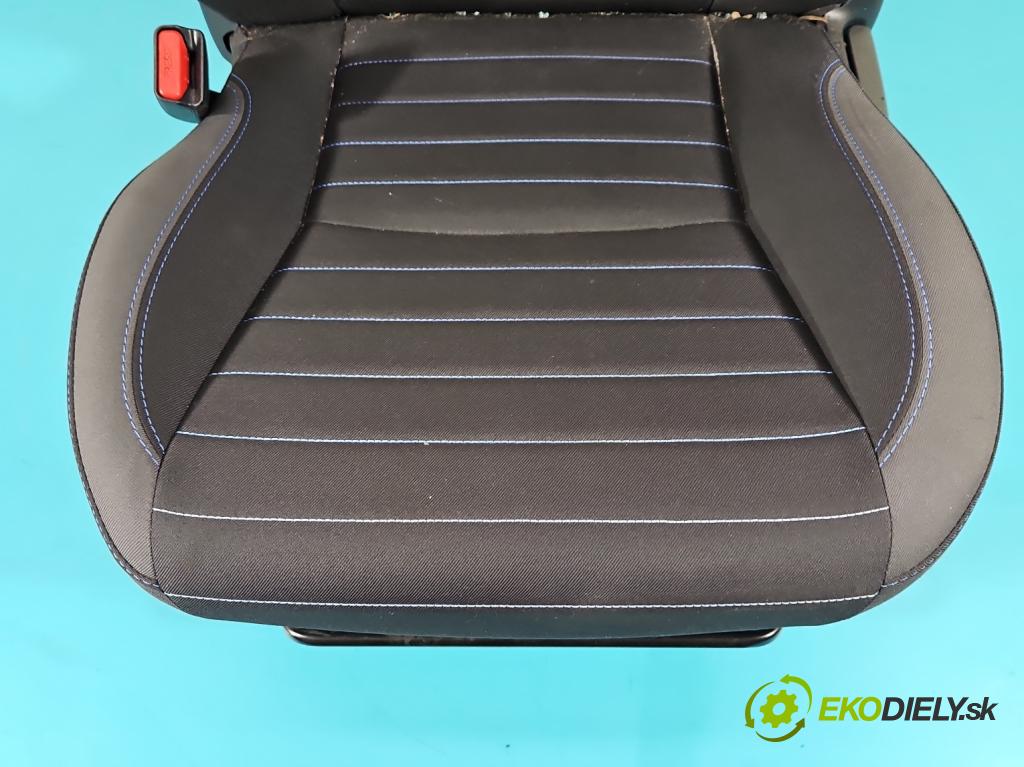 Toyota Yaris III 2011-2020 1.5 VVTi 111KM manual 82 kW 1496 cm3 5- Sedačka ľavý  (Sedačky, sedadlá)