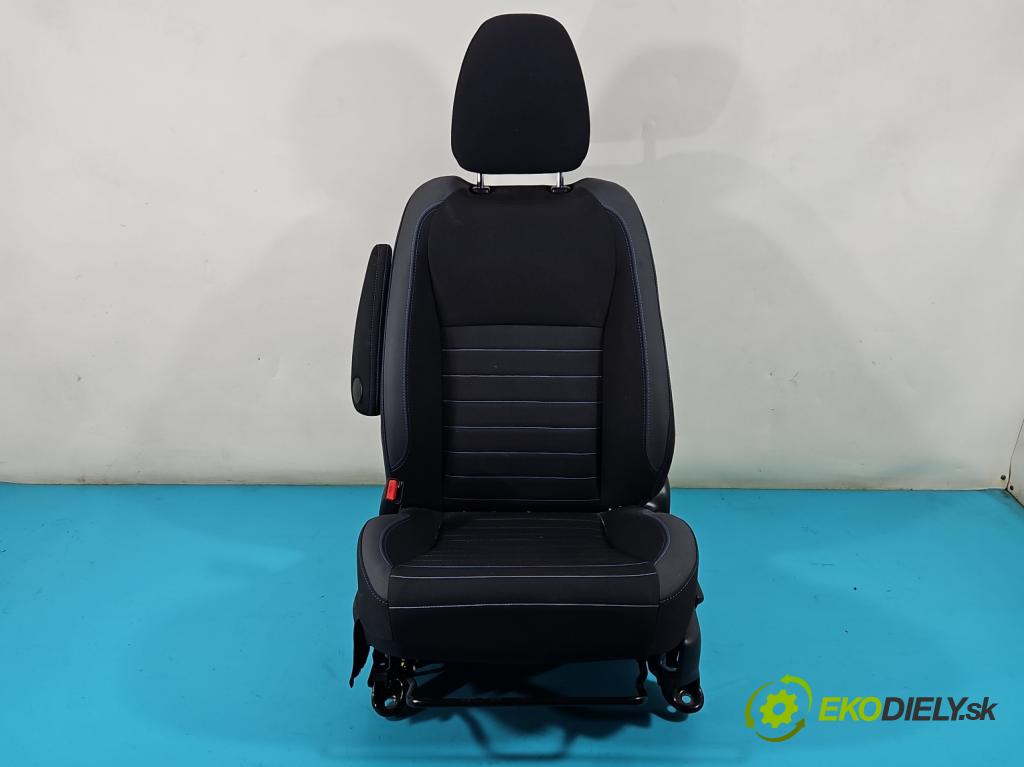 Toyota Yaris III 2011-2020 1.5 VVTi 111KM manual 82 kW 1496 cm3 5- Sedačka ľavý  (Sedačky, sedadlá)