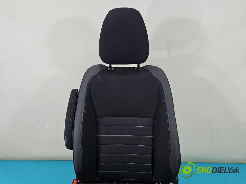 Toyota Yaris III 2011-2020 1.5 VVTi 111KM manual 82 kW 1496 cm3 5- Sedačka ľavý  (Sedačky, sedadlá)