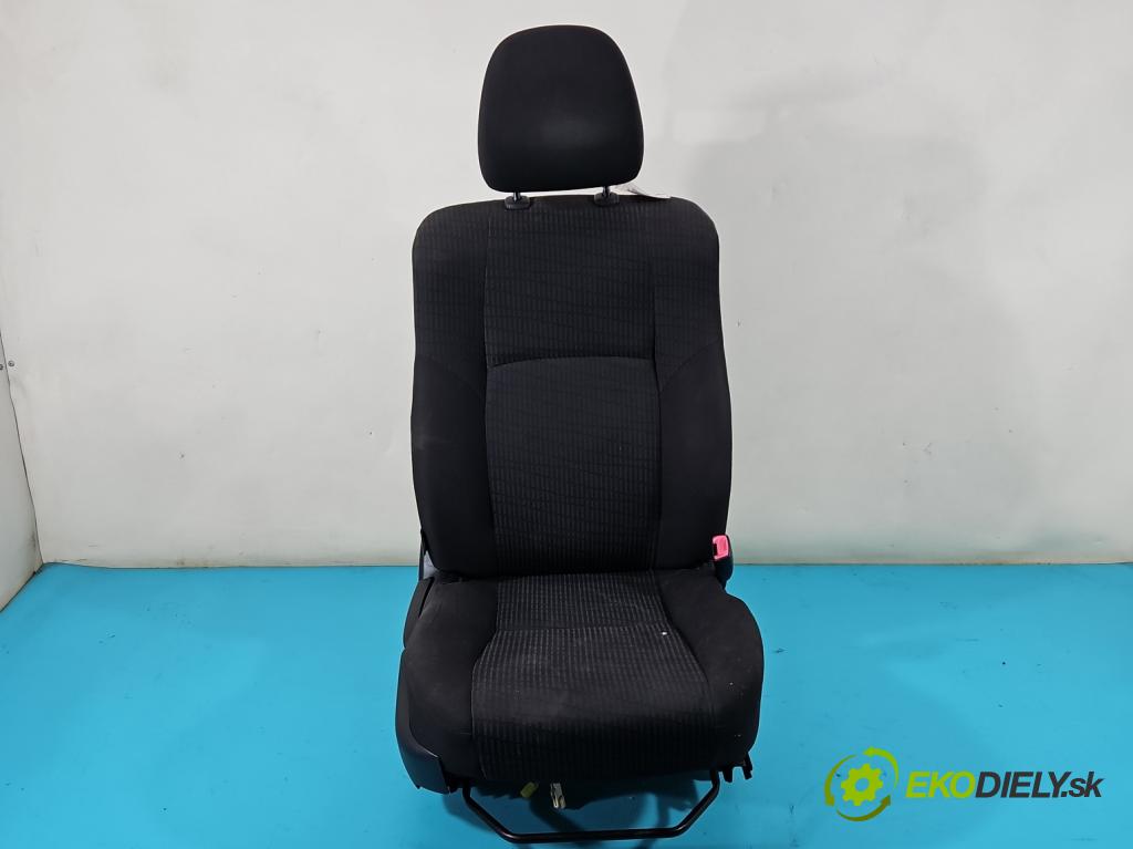 Toyota Avensis III T27 2009-2018 2.2 D4D 150 HP manual 110 kW 2231 cm3 4- Sedačka pravý  (Sedačky, sedadlá)