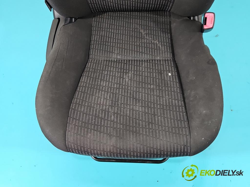 Toyota Avensis III T27 2009-2018 2.2 D4D 150 HP manual 110 kW 2231 cm3 4- Sedačka pravý  (Sedačky, sedadlá)