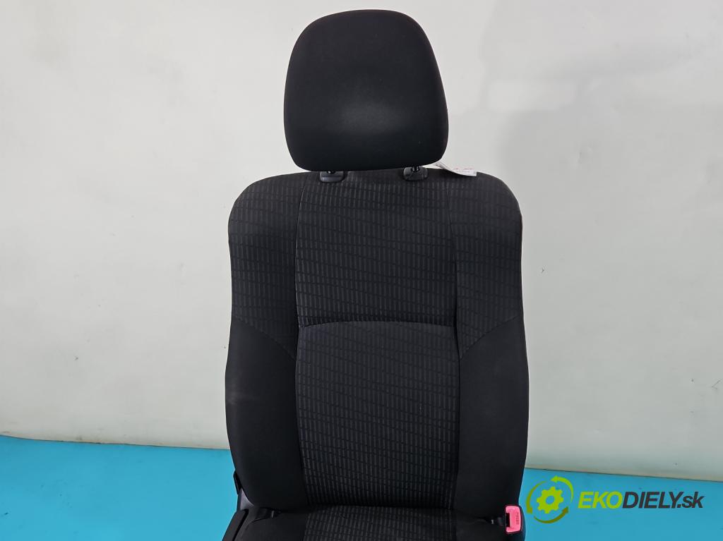 Toyota Avensis III T27 2009-2018 2.2 D4D 150 HP manual 110 kW 2231 cm3 4- Sedačka pravý  (Sedačky, sedadlá)