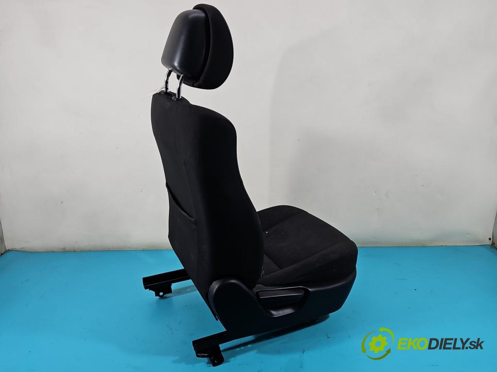 Toyota Avensis III T27 2009-2018 2.2 D4D 150 HP manual 110 kW 2231 cm3 4- Sedačka pravý  (Sedačky, sedadlá)