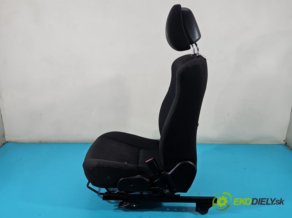 Toyota Avensis III T27 2009-2018 2.2 D4D 150 HP manual 110 kW 2231 cm3 4- Sedačka pravý  (Sedačky, sedadlá)