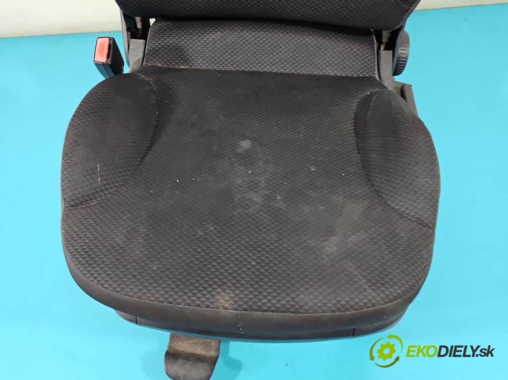 Fiat Stilo 1.9 jtd 116 HP manual 85 kW 1910 cm3 5- Sedačka ľavý  (Sedačky, sedadlá)
