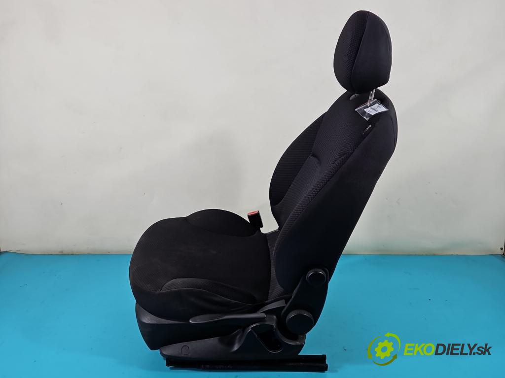 Fiat Stilo 1.9 jtd 116 HP manual 85 kW 1910 cm3 5- Sedačka ľavý  (Sedačky, sedadlá)