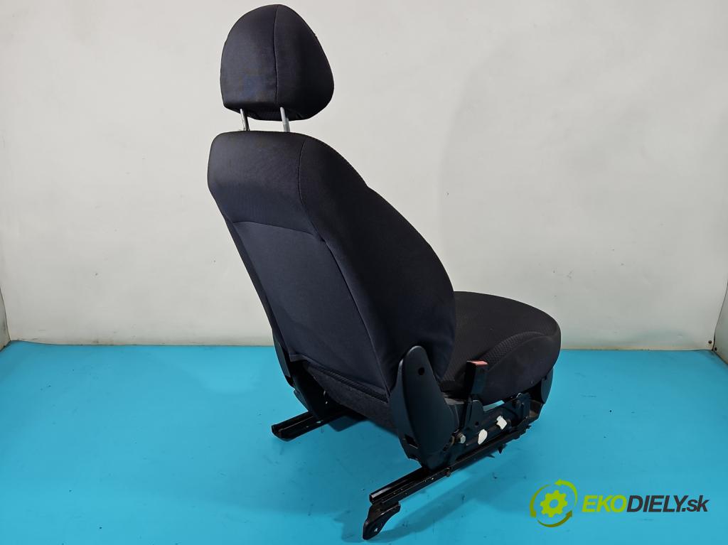Fiat Stilo 1.9 jtd 116 HP manual 85 kW 1910 cm3 5- Sedačka ľavý  (Sedačky, sedadlá)