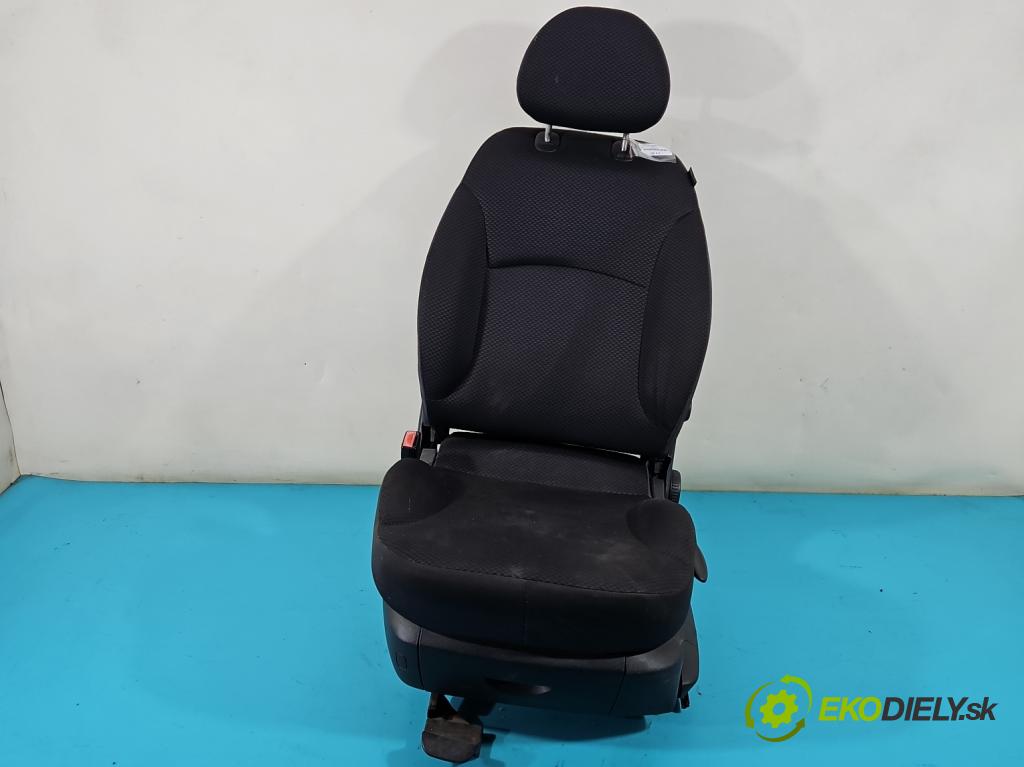 Fiat Stilo 1.9 jtd 116 HP manual 85 kW 1910 cm3 5- Sedačka ľavý  (Sedačky, sedadlá)