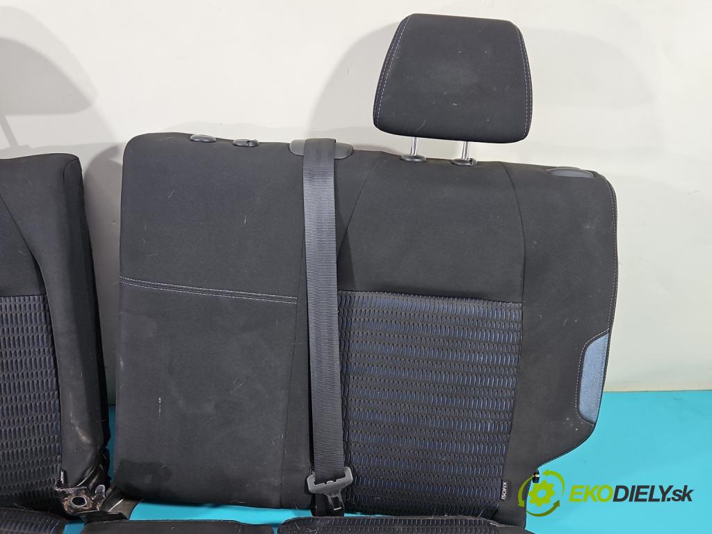 Peugeot 208 I 2012-2019 1.6 hdi 92 HP manual 68 kW 1560 cm3 5- Pohovka: zadné  (Sedačky, sedadlá)