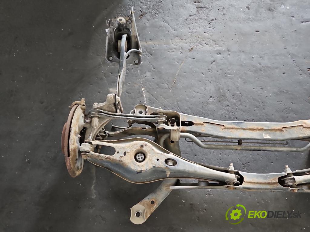 Vw Passat B8 2014 - 2.0 tdi 150 hp automatic 110 kW 1968 cm3 5- zadní výztuha (Výztuhy zadní)