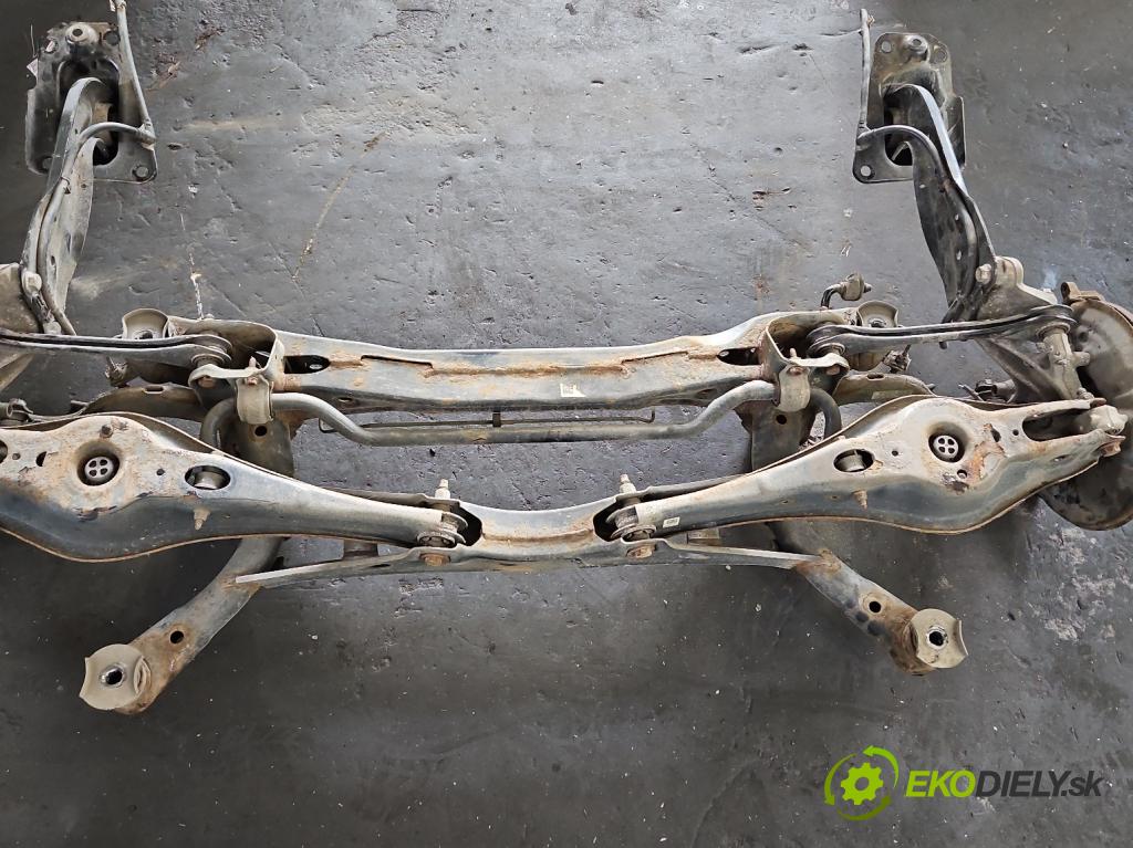 Vw Passat B8 2014 - 2.0 tdi 150 hp automatic 110 kW 1968 cm3 5- zadní výztuha (Výztuhy zadní)