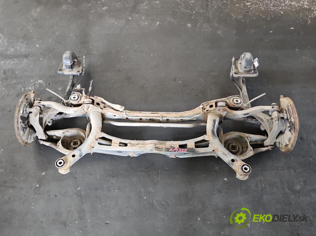 Vw Passat B8 2014 - 2.0 tdi 150 hp automatic 110 kW 1968 cm3 5- zadní výztuha  (Výztuhy zadní)