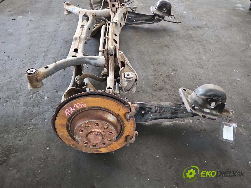 Vw Passat B8 2014 - 2.0 tdi 150 hp automatic 110 kW 1968 cm3 5- zadní výztuha (Výztuhy zadní)