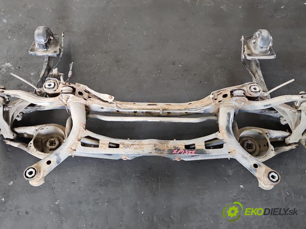 Vw Passat B8 2014 - 2.0 tdi 150 hp automatic 110 kW 1968 cm3 5- zadní výztuha (Výztuhy zadní)