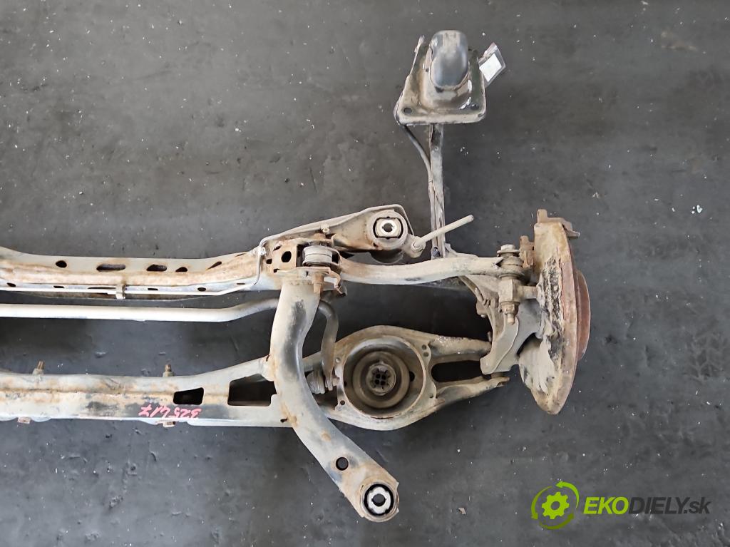 Vw Passat B8 2014 - 2.0 tdi 150 hp automatic 110 kW 1968 cm3 5- zadní výztuha (Výztuhy zadní)