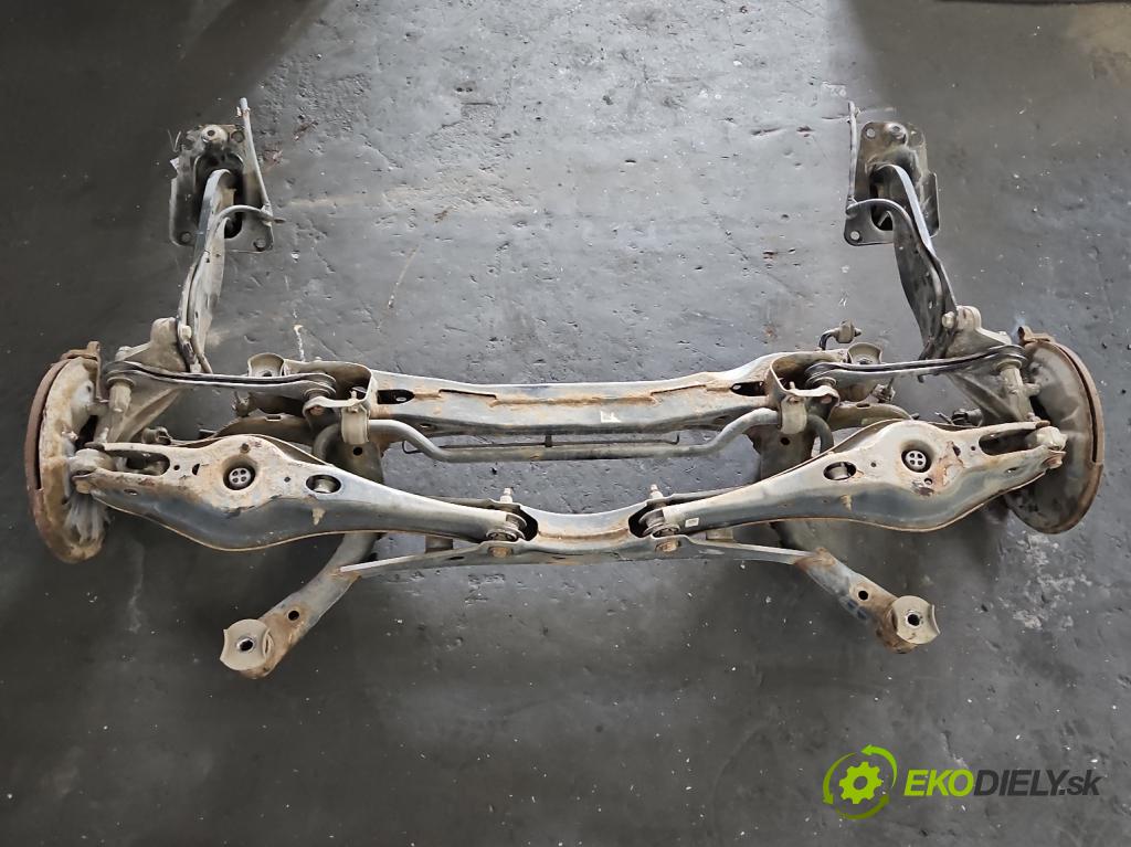 Vw Passat B8 2014 - 2.0 tdi 150 hp automatic 110 kW 1968 cm3 5- zadní výztuha (Výztuhy zadní)