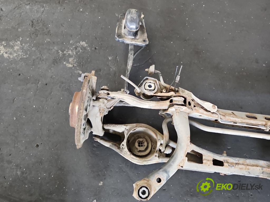 Vw Passat B8 2014 - 2.0 tdi 150 hp automatic 110 kW 1968 cm3 5- zadní výztuha (Výztuhy zadní)