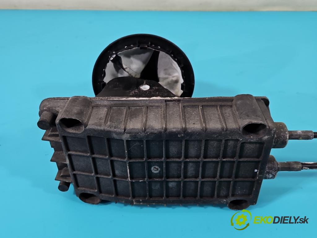 Renault Megane II 2003-2008 1.6 16V 113 HP manual 83 kW 1598 cm3 3- Páka: Změny: stupeň,rýchlosť 8200105010 (Rýchlostné páky / kulisy)