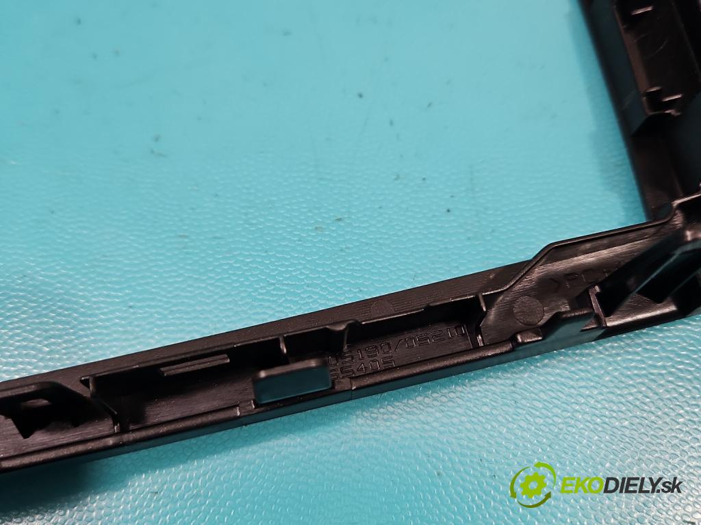 Toyota Avensis III T27 2009-2018 2.2 D4D 150 HP manual 110 kW 2231 cm3 4- Mřížka: kúrenia stredová  (Mriežky kúrenia (fukáre))