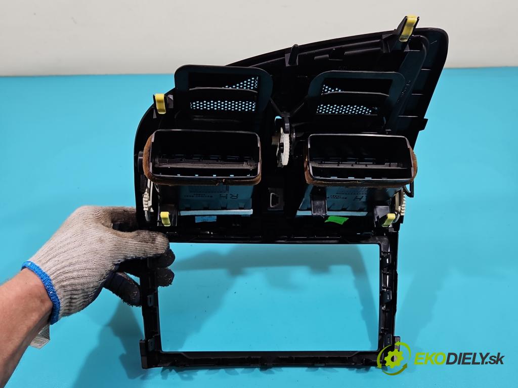 Toyota Avensis III T27 2009-2018 2.2 D4D 150 HP manual 110 kW 2231 cm3 4- Mřížka: kúrenia stredová  (Mriežky kúrenia (fukáre))