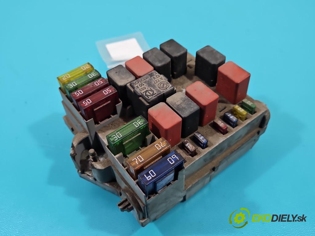 Fiat Stilo 1.9 jtd 116 hp manual 85 kW 1910 cm3 5- skříňka pojistková 51724394 (Pojistkové skříňky)