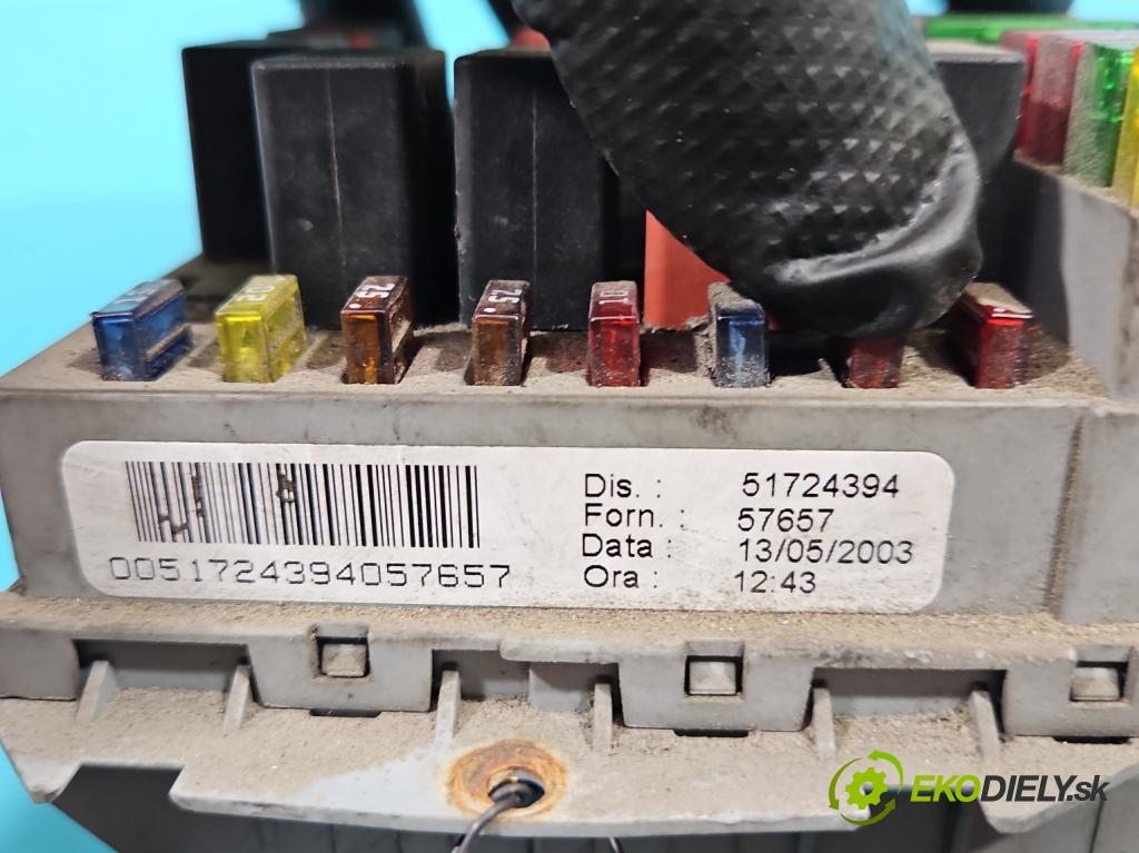 Fiat Stilo 1.9 jtd 116 hp manual 85 kW 1910 cm3 5- skříňka pojistková 51724394 (Pojistkové skříňky)