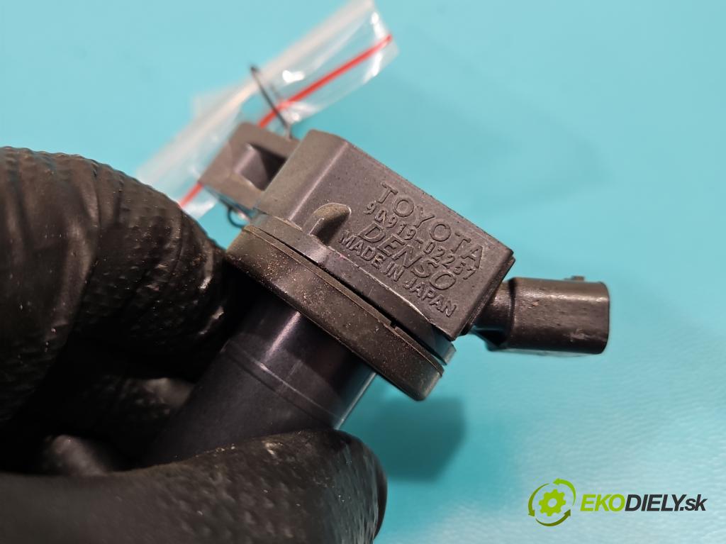 Toyota Yaris III 2011-2020 1.5 VVTi 111KM manual 82 kW 1496 cm3 5- cievka zapaľovacia 90919-02257 (Zapaľovacie cievky, moduly)