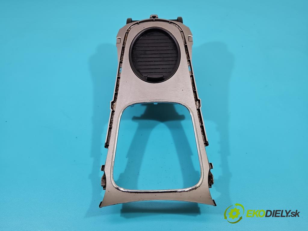 Toyota Avensis III T27 2009-2018 2.2 D4D 150 HP manual 110 kW 2231 cm3 4- Rukojeť: na nápoje: 55625-05020 (Úchyty, držiaky na nápoje)