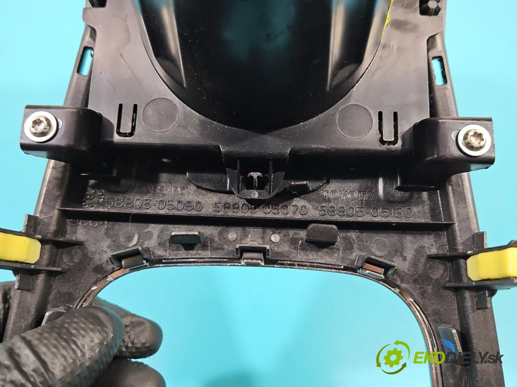 Toyota Avensis III T27 2009-2018 2.2 D4D 150 HP manual 110 kW 2231 cm3 4- Rukojeť: na nápoje: 55625-05020 (Úchyty, držiaky na nápoje)