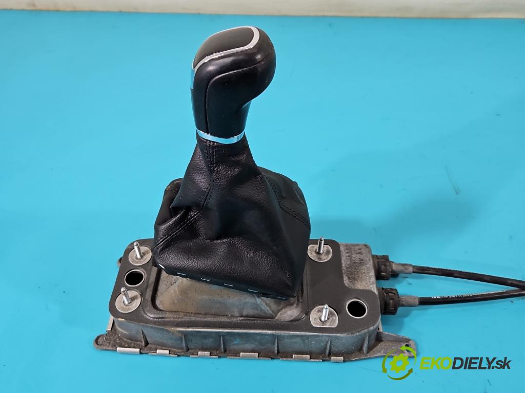 Skoda Superb II 2008-2015 1.6 tdi 105 HP manual 77 kW 1598 cm3 5- Páka: Změny: stupeň,rýchlosť 3T0711049D (Rýchlostné páky / kulisy)