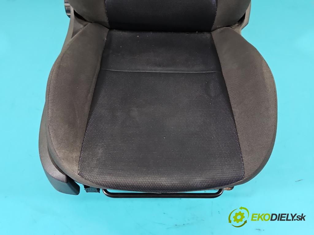 Ford Focus Mk2 2004-2011 1.6 tdci 90 HP manual 66 kW 1560 cm3 5- Sedačka pravý  (Sedačky, sedadlá)