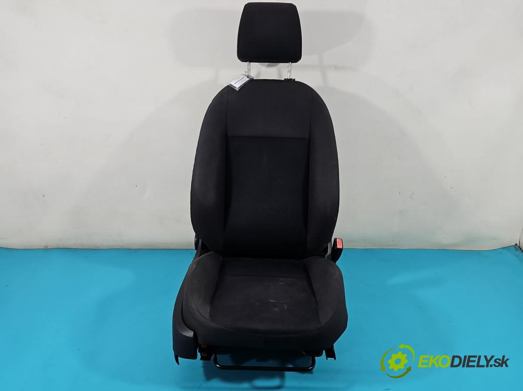 Ford Focus Mk2 2004-2011 1.6 tdci 90 HP manual 66 kW 1560 cm3 5- Sedačka ľavý  (Sedačky, sedadlá)