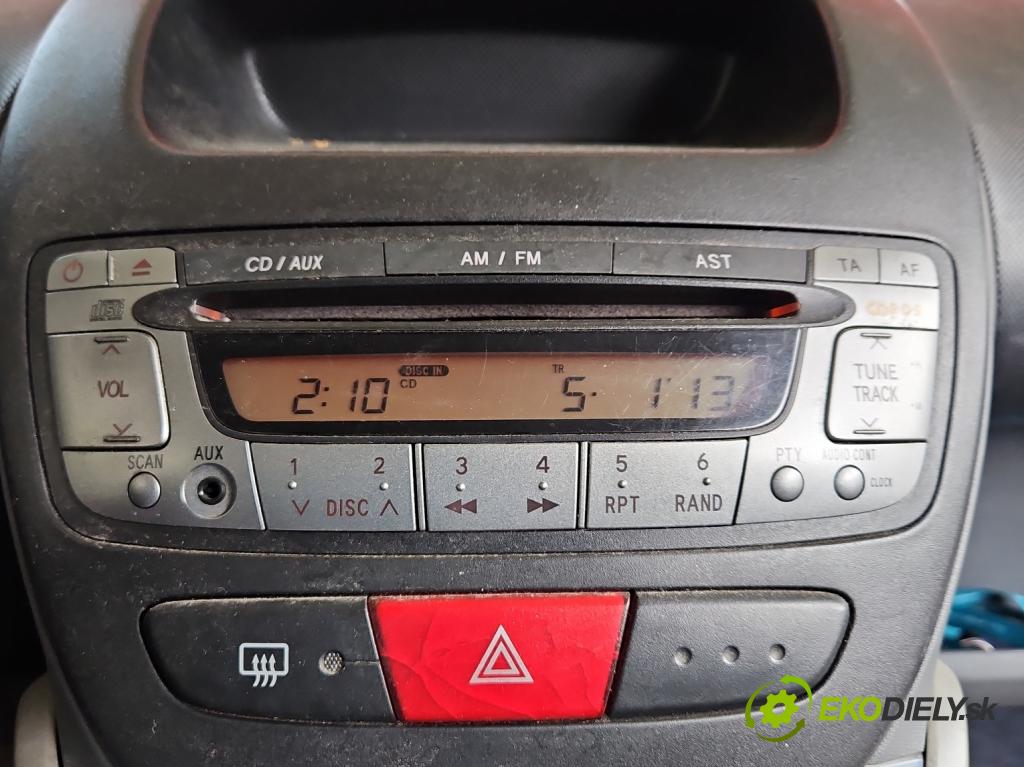 Peugeot 107 1.0b 68 HP manual 50 kW 998 cm3 3- Radio originál 86120-0H010