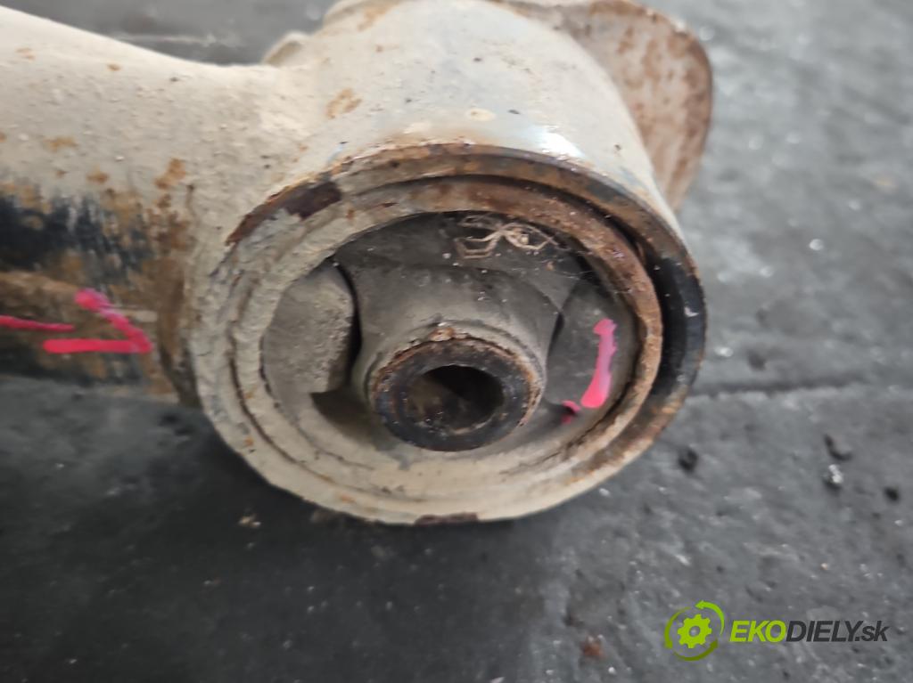 Toyota Corolla E12 2001-2009 2.0 D4D 90 hp manual 66 kW 1995 cm3 3- zadní výztuha  (Výztuhy zadní)