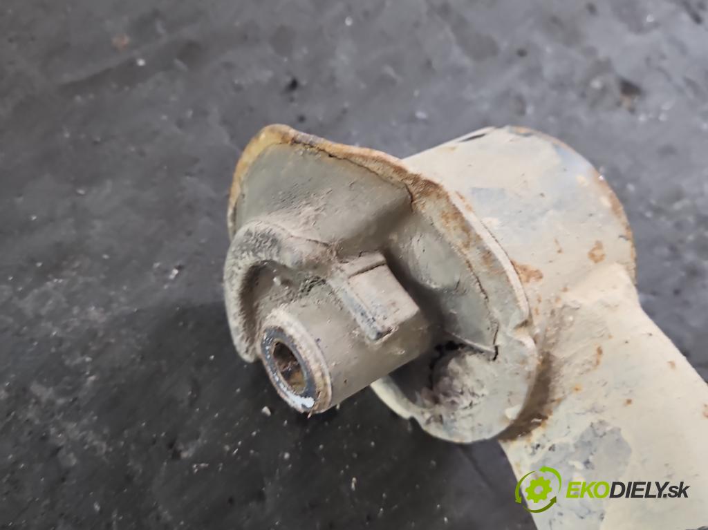 Toyota Corolla E12 2001-2009 2.0 D4D 90 hp manual 66 kW 1995 cm3 3- zadní výztuha  (Výztuhy zadní)